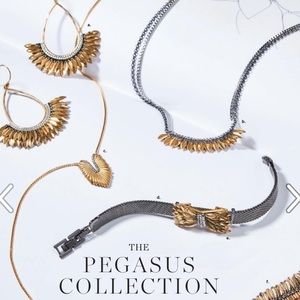 :: Stella & Dot Mini Pegasus Necklace